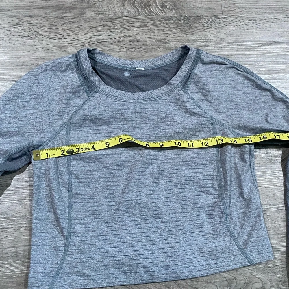 Lululemon Athletic Gray‎ Long Sleeve Women's Top Cropped